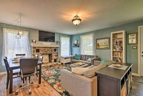 Niantic Home With Patio And Grill - 2 Mi To Beach!