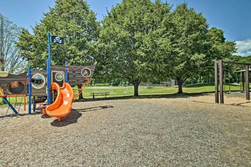 Niantic Home With Patio And Grill - 2 Mi To Beach!