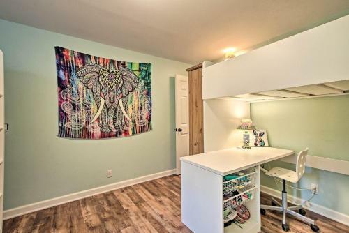 Niantic Home With Patio And Grill - 2 Mi To Beach!