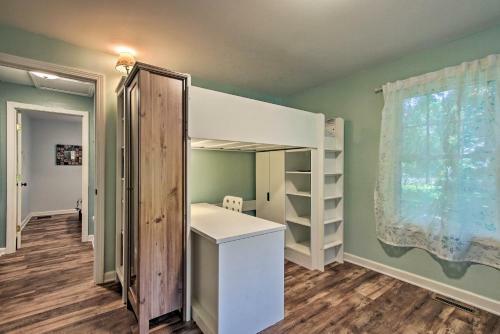 Niantic Home With Patio And Grill - 2 Mi To Beach!