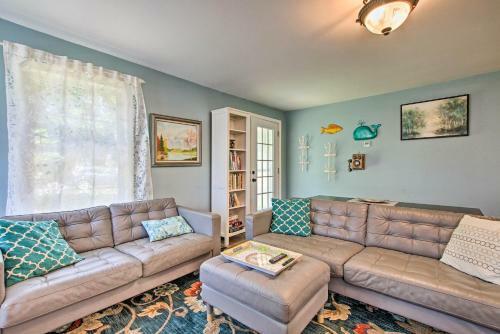 Niantic Home With Patio And Grill - 2 Mi To Beach!