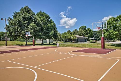 Niantic Home With Patio And Grill - 2 Mi To Beach!
