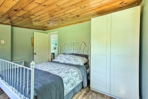 Niantic Home With Patio And Grill - 2 Mi To Beach!