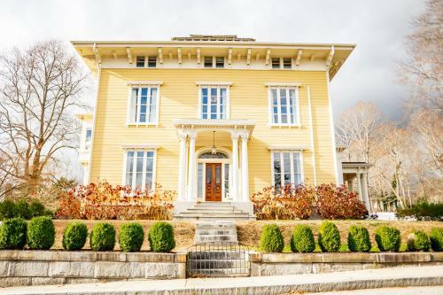 Bed & Breakfast Spicer Mansion