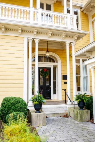Bed & Breakfast Spicer Mansion