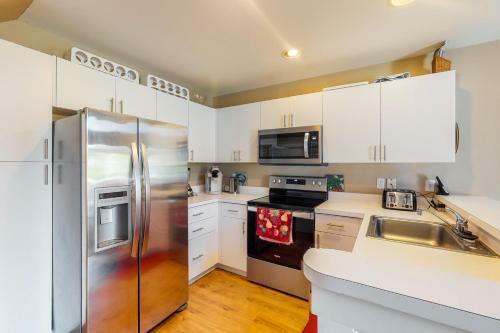 Sea Colony - 53071 Lakeshore