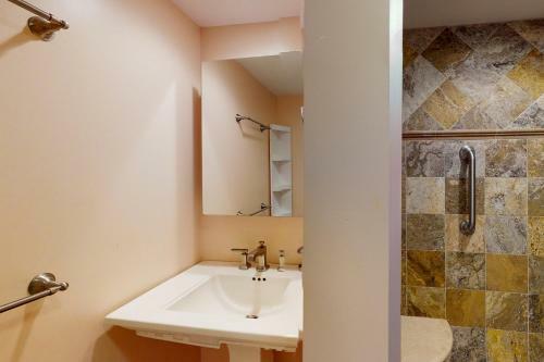 Sea Colony - 5801 Brighton