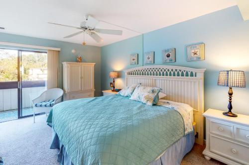 Sea Colony Singles