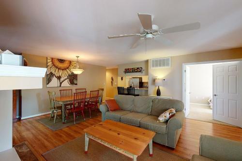 Sea Colony Pinewood III