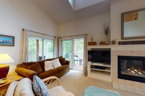 Sea Colony Pinewood III