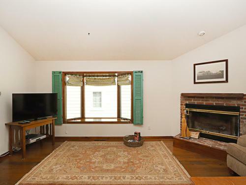 Cat Hill - 436 Tamarack