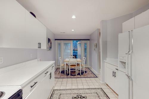 Sea Colony - 53010 Lakeshore