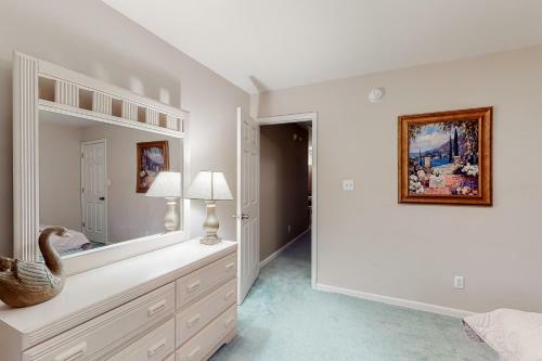Sea Colony - 53010 Lakeshore