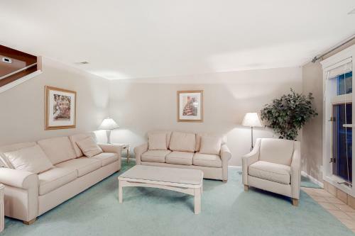 Sea Colony - 53010 Lakeshore