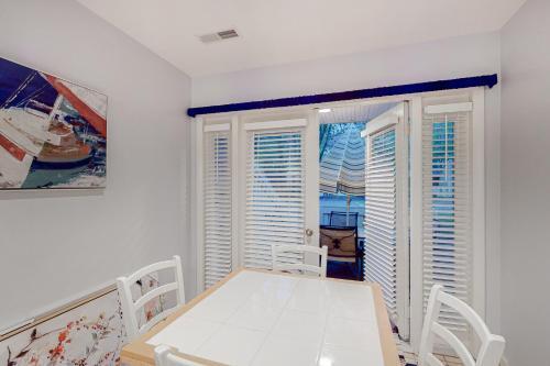 Sea Colony - 53010 Lakeshore