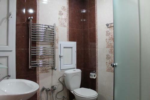 On Aga Neimatulla Street Apartment