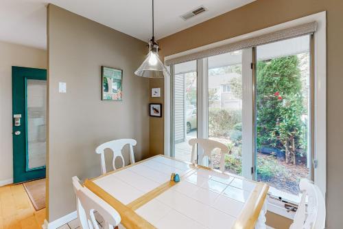 Sea Colony - 53040 Lakeshore