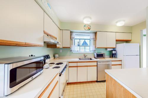 Sea Colony Evergreen II