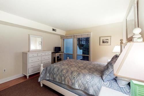 Sea Colony Racquet II