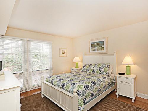 Sea Colony Racquet II