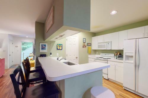 Sea Colony Whispering Pines III