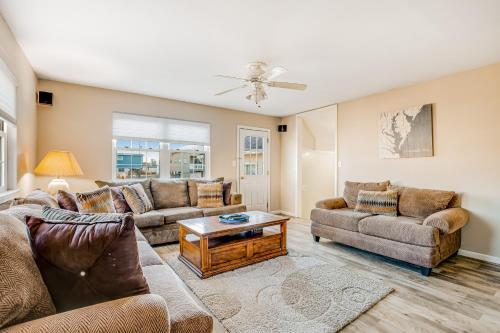 10 W Bayard Street