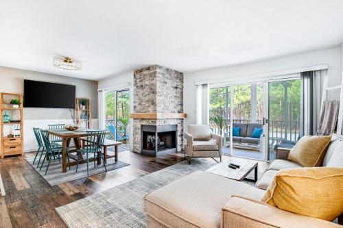 Sea Colony - 18002 Lakeview