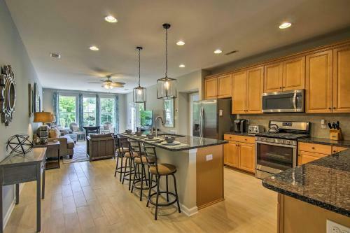 Townhome With Amenities 4 Miles From Bethany Beach!