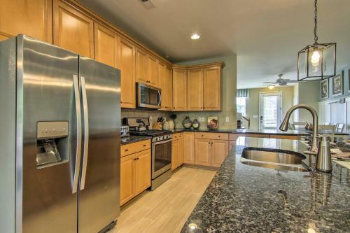 Townhome With Amenities 4 Miles From Bethany Beach!