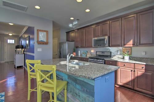 Sunny Home With Shared Pool 4 Mi To Beach And Boardwalk!