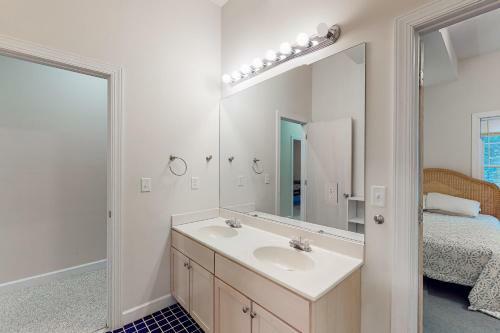 Quillens Point - 38759 Apple