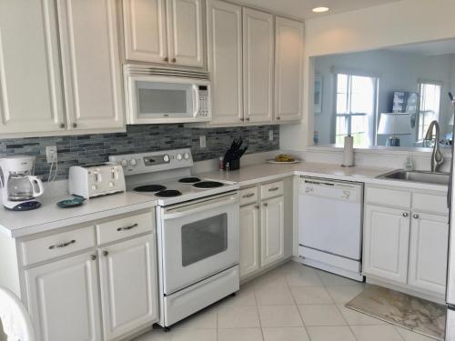 Bethany Bay - 4305 Pettinaro