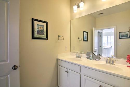 Pet-friendly Abode 2 Mi To Bethany Beach!
