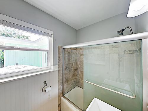 New Listing! Island Bungalow Near State Park Home