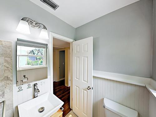 New Listing! Island Bungalow Near State Park Home