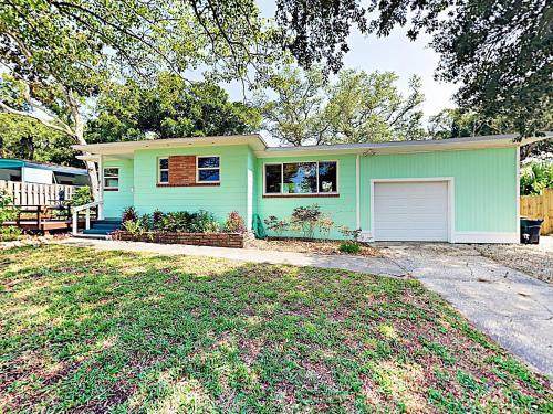 New Listing! Island Bungalow Near State Park Home