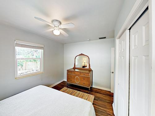 New Listing! Island Bungalow Near State Park Home