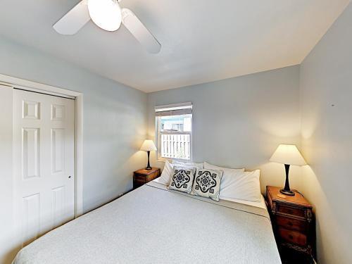 New Listing! Island Bungalow Near State Park Home