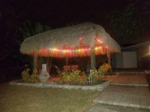Apollo Beach Home With Pool, Room To Entertain, Pet Friendly! Home