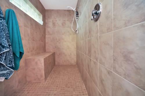 Apollo Beach Home With Pool, Room To Entertain, Pet Friendly! Home