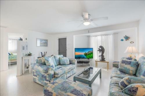 Villa Beach N Bay Home