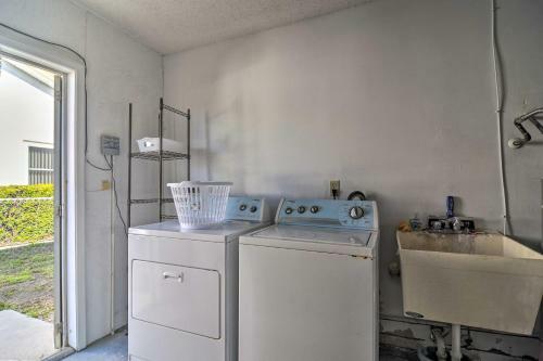 Updated Apollo Beach Home With New Dock And Hot Tub!