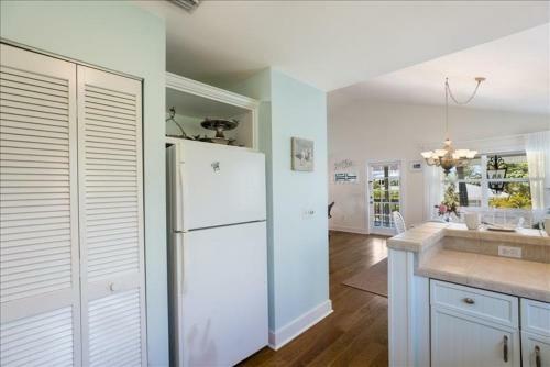 Coconut Cottage Home