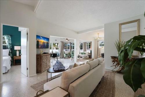 The Palm Leaf Home