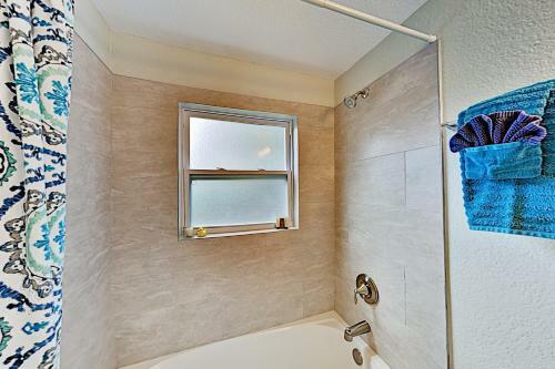 New Listing! Updated Coastal Charmer With Hot Tub Home