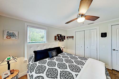 New Listing! Updated Coastal Charmer With Hot Tub Home