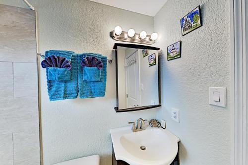 New Listing! Updated Coastal Charmer With Hot Tub Home