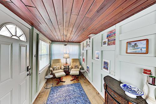 New Listing! Updated Coastal Charmer With Hot Tub Home