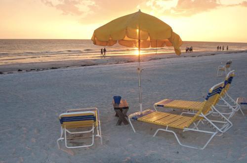 New Listing! Updated Coastal Charmer With Hot Tub Home