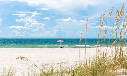 New Listing! Updated Coastal Charmer With Hot Tub Home